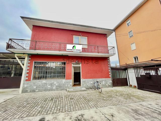 Case e ville in vendita di 710 m² in Corso Armando Diaz