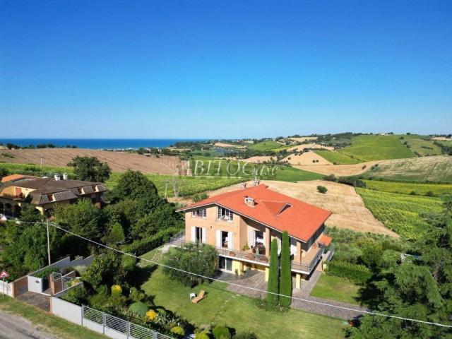 Case e ville in vendita di 710 m² in Strada del Giardino