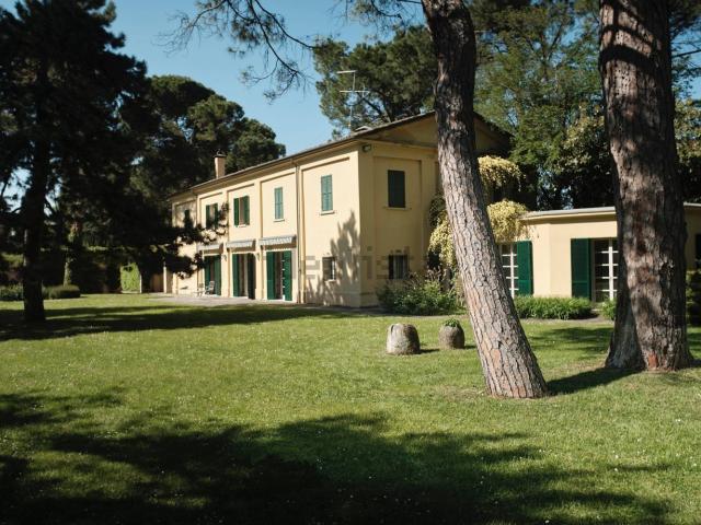 Case e ville in vendita di 719 m² in Via Chianciano, 91