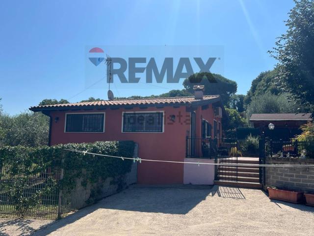 Case e ville in vendita di 71 m² in Via della Mentuccia, 19