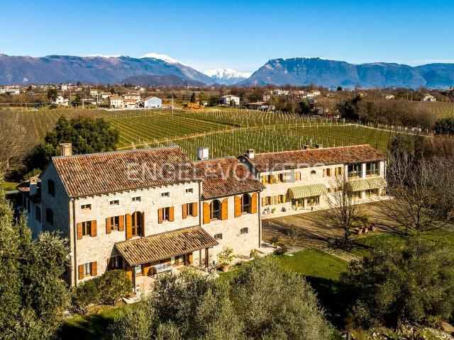 Case e ville in vendita di 720 m² in Via Ciadema