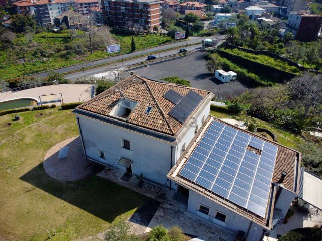 Case e ville in vendita di 720 m² in Via Anna Frank