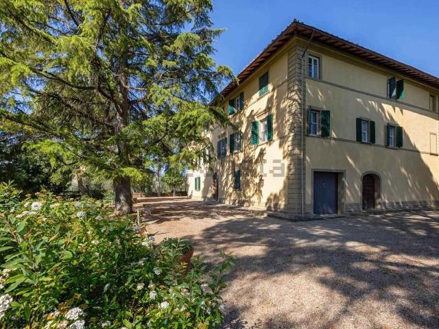 Case e ville in vendita di 723 m² in Via Sotto la Torre, 2