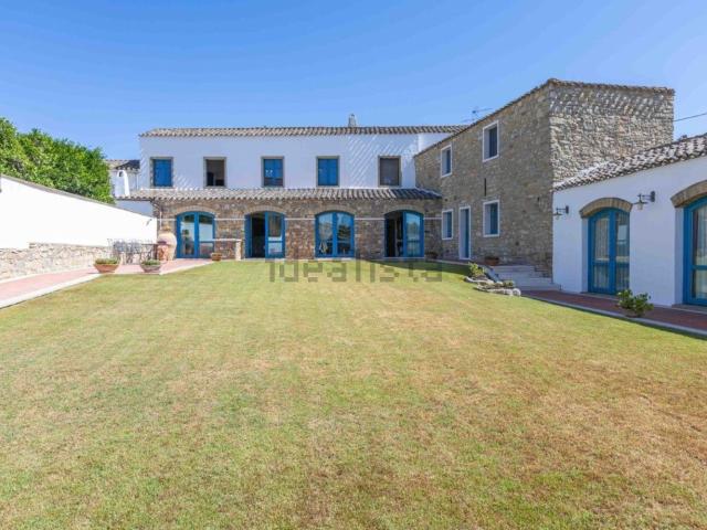 Case e ville in vendita di 723 m² in Vico VI G. Atzeni, 1