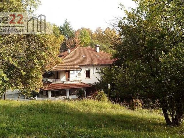 Case e ville in vendita di 725 m² in Via Paoloni, 164