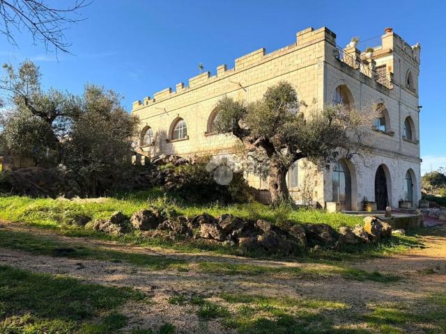 Case e ville in vendita di 726 m² in Contrada Cento Pezze