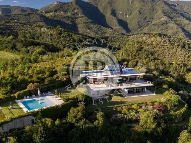 Case e ville in vendita di 728 m²