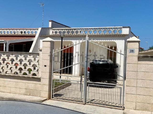 Case e ville in vendita di 72 m² in Via Ustica, 39