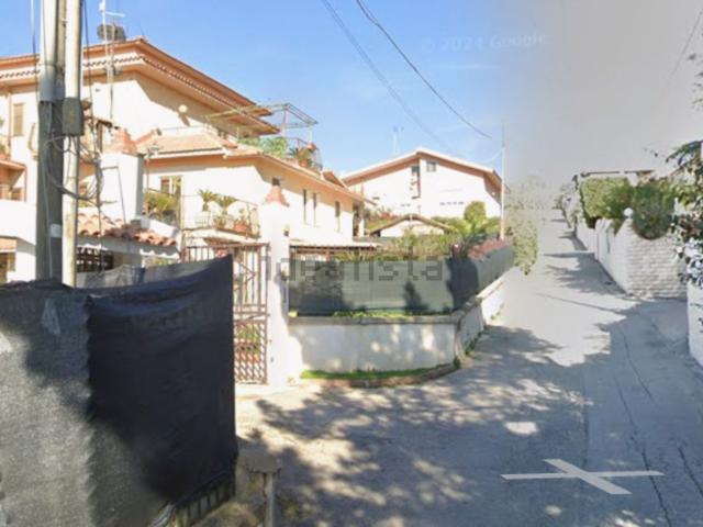 Case e ville in vendita di 72 m² in Viale Stefano Candura