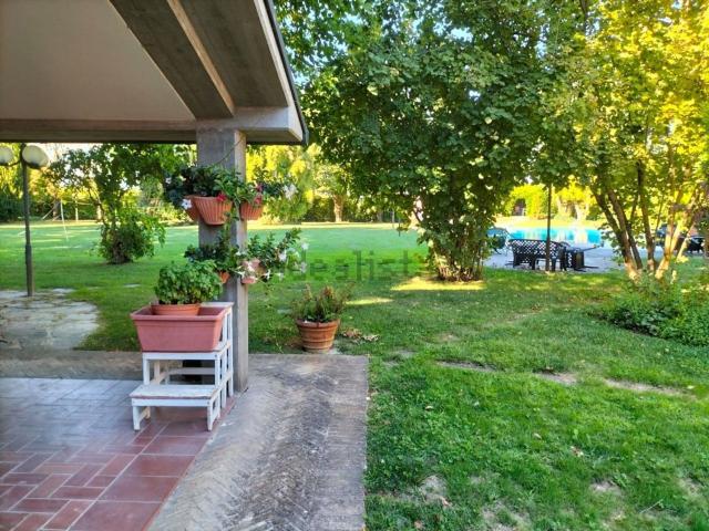 Case e ville in vendita di 730 m²