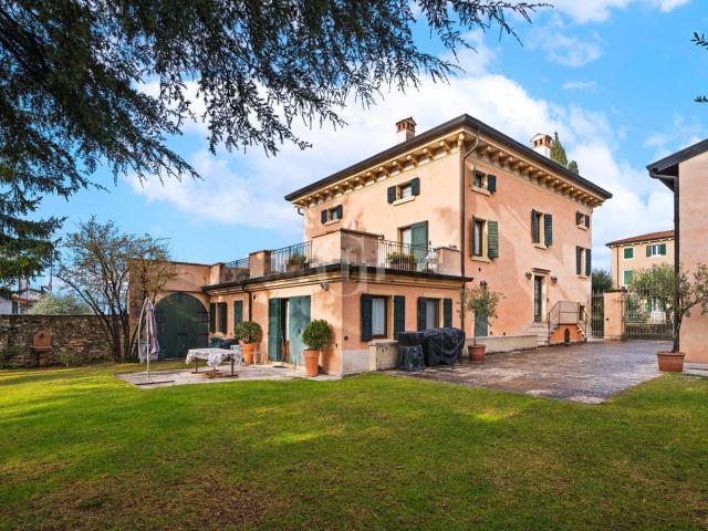 Villetta indipendente in vendita di 732 m² in Via Osan