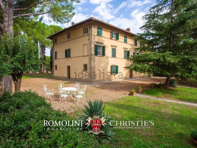 Case e ville in vendita di 734 m²