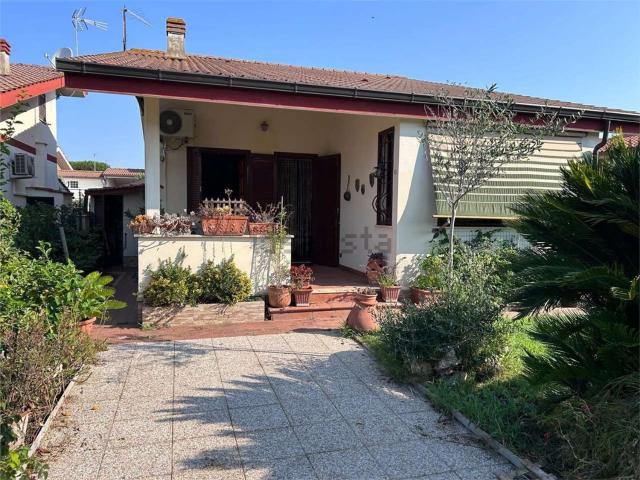 Case e ville in vendita di 77 m² in Via dei Platani, 21