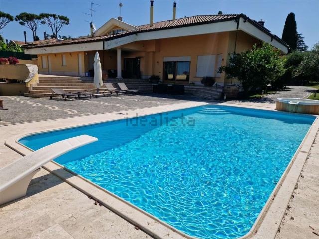 Case e ville in vendita di 740 m² in Via di salé