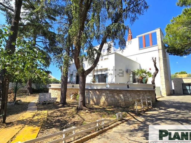 Case e ville in vendita di 740 m² in Corso Alcide de Gasperi, 513