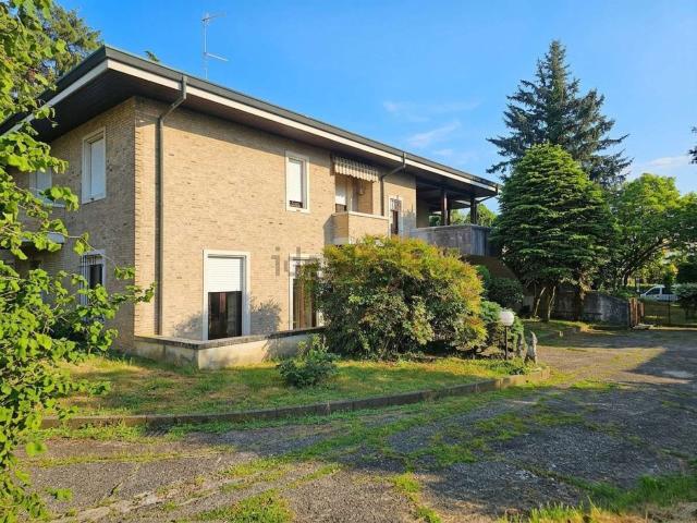 Case e ville in vendita di 745 m²