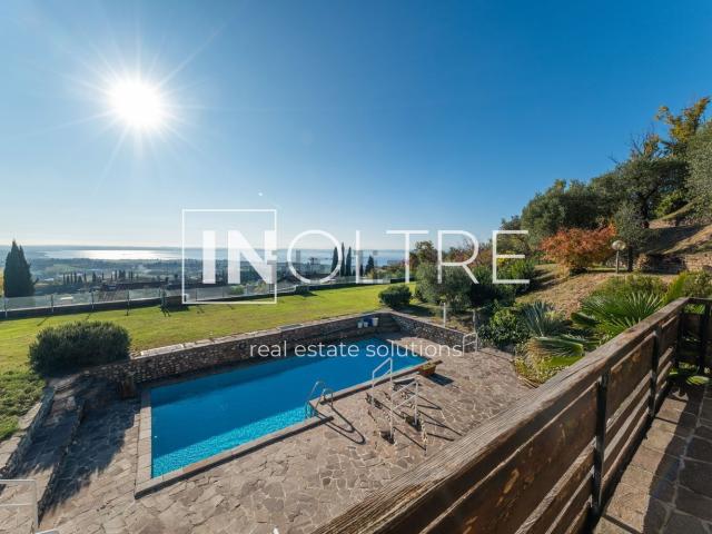 Case e ville in vendita di 749 m² in Via San Michele, 13