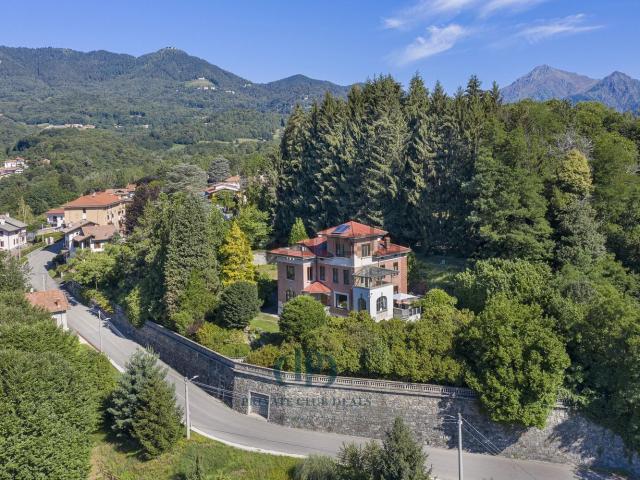 Case e ville in vendita di 750 m²