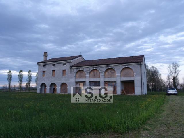 Case e ville in vendita di 750 m²