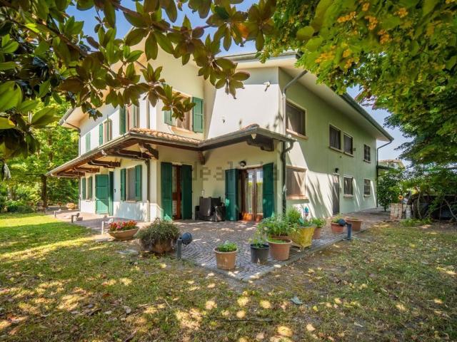 Case e ville in vendita di 750 m² in Via Cà Matte Sud