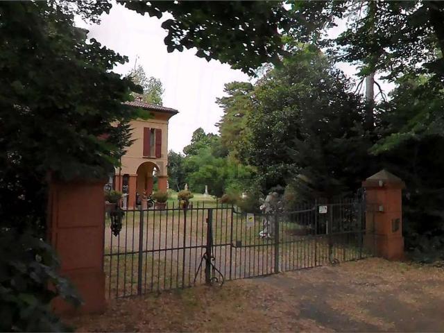 Case e ville in vendita di 750 m² in Via Chiesa Calamosco, 1