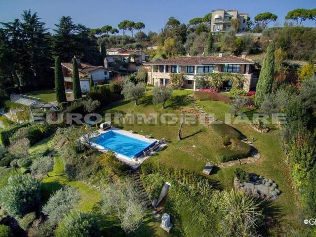 Case e ville in vendita di 750 m² in Via Antonio Meucci, 8