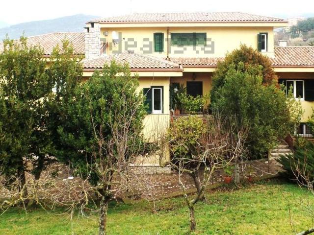 Case e ville in vendita di 750 m² in Via Alcide de Gasperi, 2