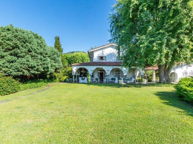 Case e ville in vendita di 750 m² in Via Benedetto Croce, 35