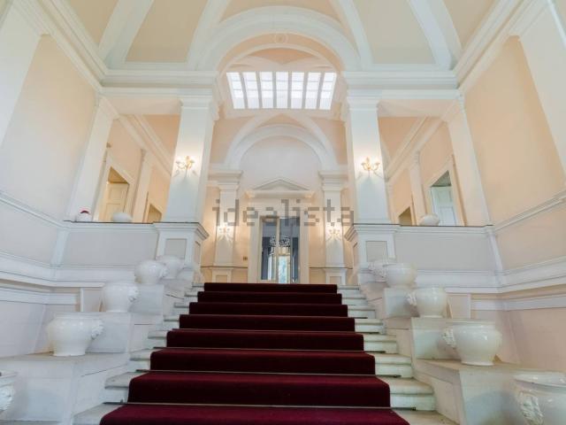Case e ville in vendita di 750 m² in Via Bitritto, 110