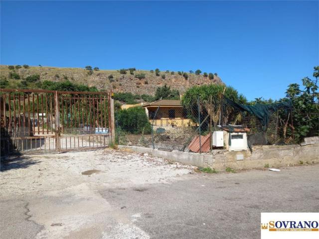 Case e ville in vendita di 750 m² in Via dei Pini