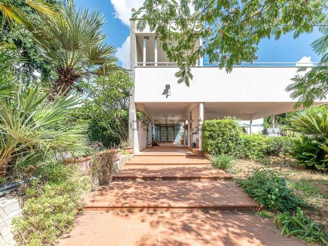 Case e ville in vendita di 750 m² in Via delle Canarie, 9