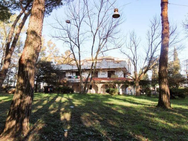 Case e ville in vendita di 750 m² in Via Podere Cincinnato, 1