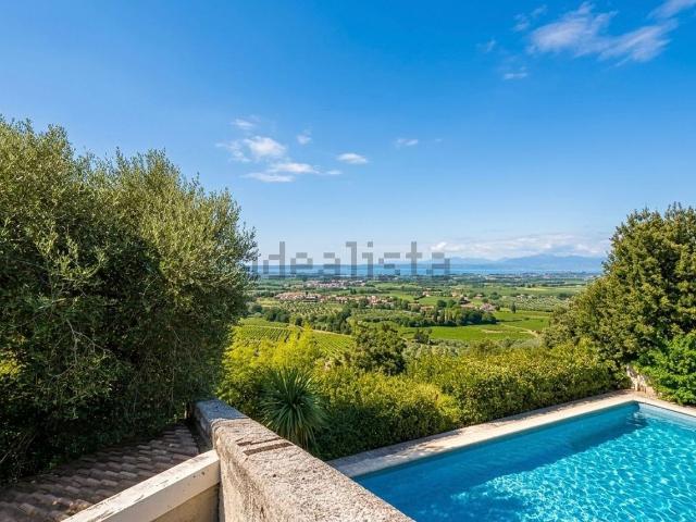 Case e ville in vendita di 750 m² in Località San Martino