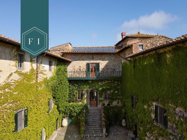 Case e ville in vendita di 750 m² in Strada di Cortine