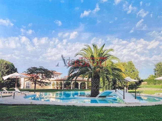 Case e ville in vendita di 751 m² in Via Lena e Massa