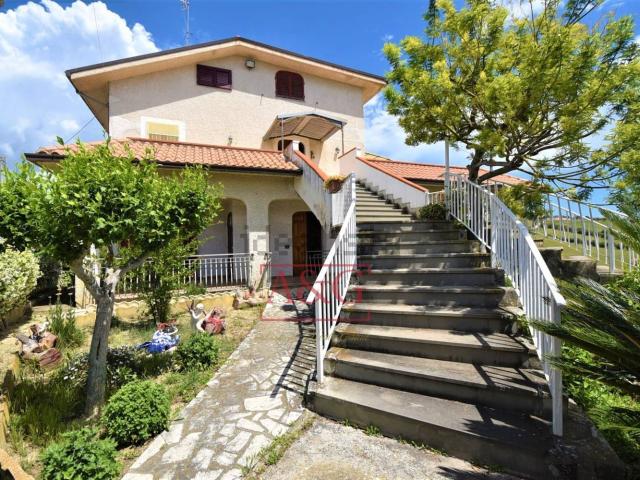 Case e ville in vendita di 753 m² in Contrada Spiagge, 12
