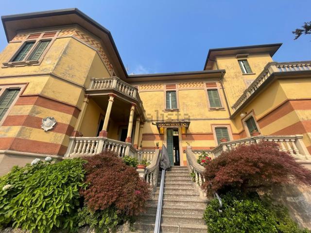 Case e ville in vendita di 758 m² in Via Campo dei Fiori, 4