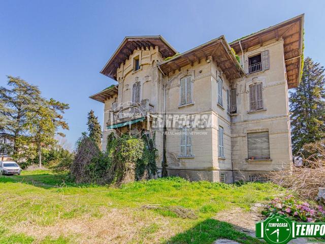 Case e ville in vendita di 758 m² in Via Roma