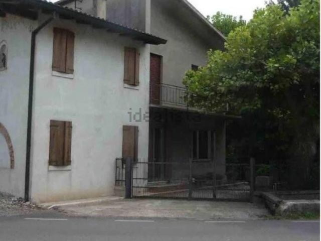 Case e ville in vendita di 759 m² in Traversa Capitello, 28