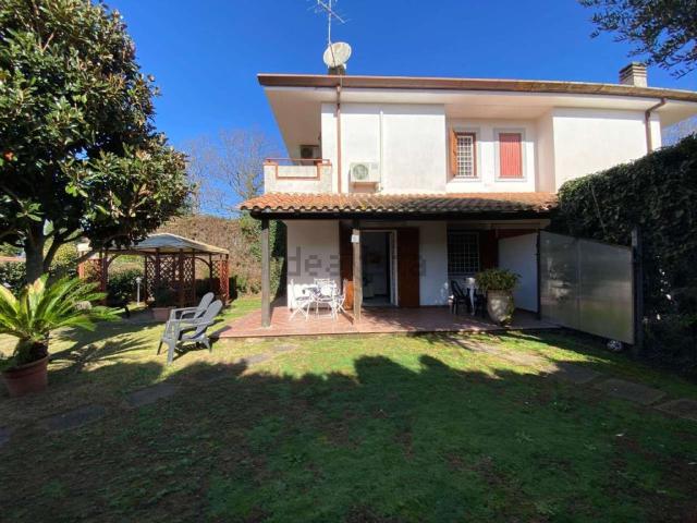 Case e ville in vendita di 75 m² in Via Del Toro