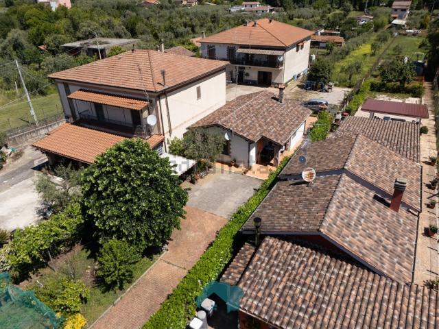 Case e ville in vendita di 75 m² in Via Pescina