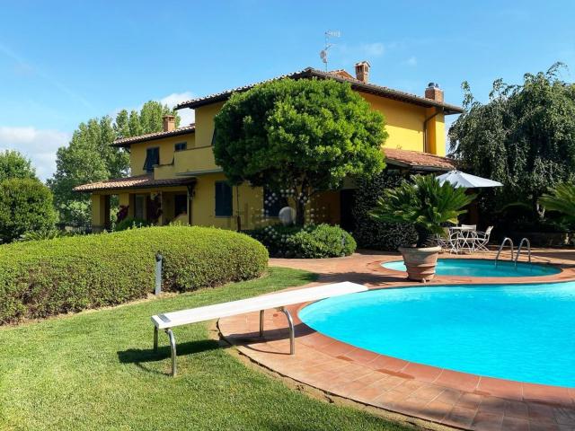 Case e ville in vendita di 760 m² in Via del Valico