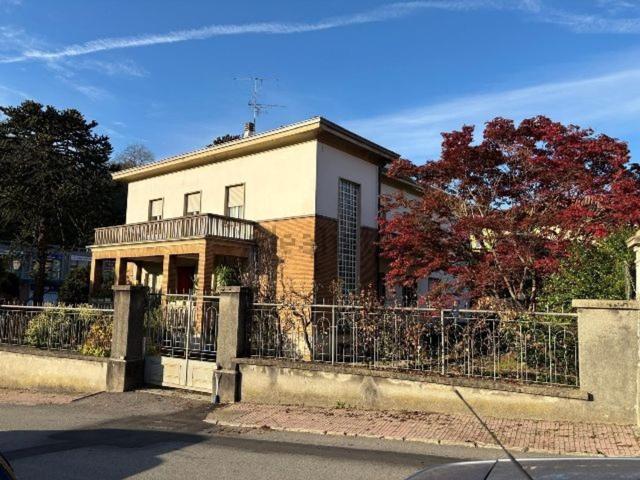 Case e ville in vendita di 760 m² in Via Fratelli Bandiera, 1