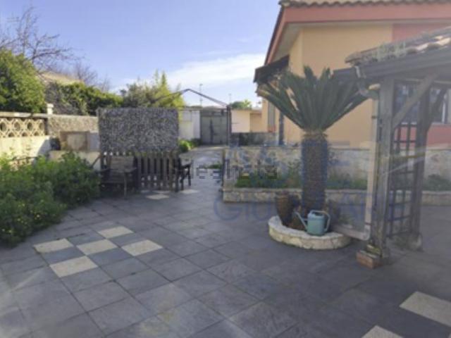 Case e ville in vendita di 76 m² in Via Fior di Ficus