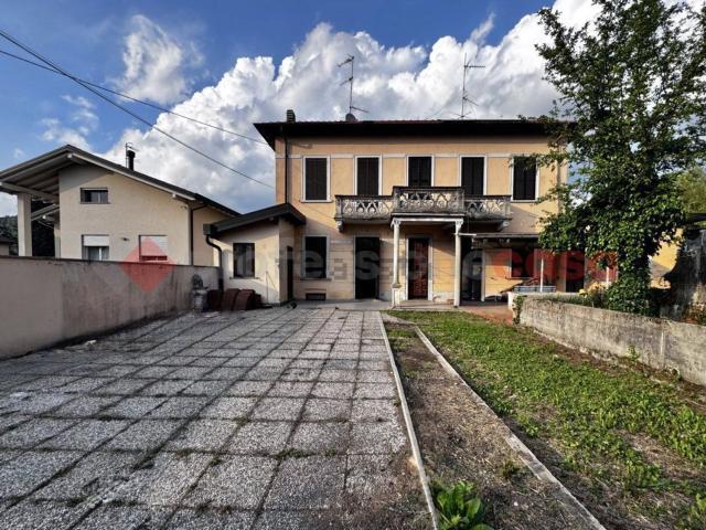 Case e ville in vendita di 76 m² in Via Piave