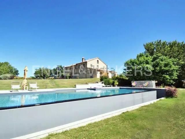 Case e ville in vendita di 770 m²