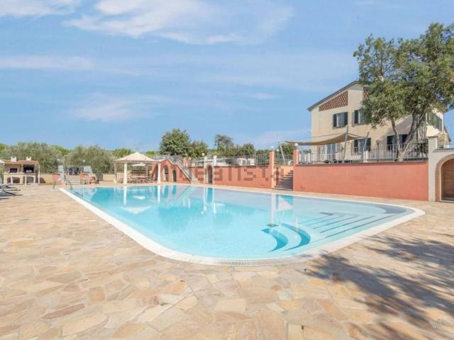 Case e ville in vendita di 770 m² in Via dei Mandrioli, 13