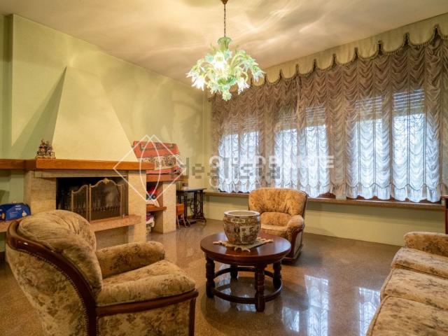 Case e ville in vendita di 771 m² in Via Ceresara