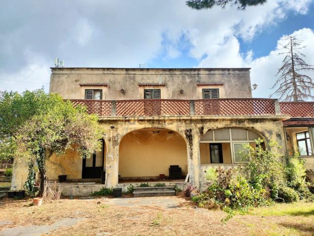 Case e ville in vendita di 776 m² in Via Soccorso, 3