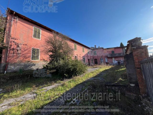 Case e ville in vendita di 783 m² in Via Croce di Vizzano, 48